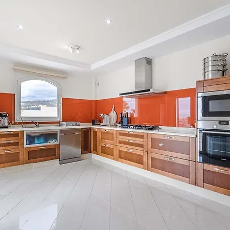 Buenavista Family With Private Heated Pool Garden Parking *