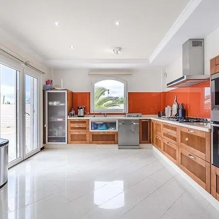 Buenavista Family With Private Heated Pool Garden Parking Вилла *